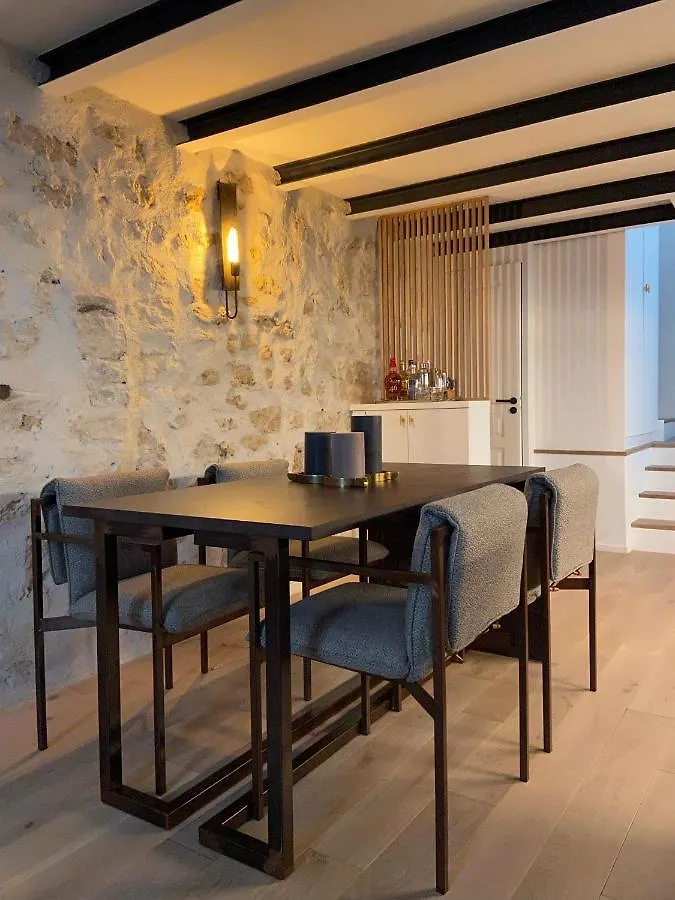 Dlm Paris Apartment
